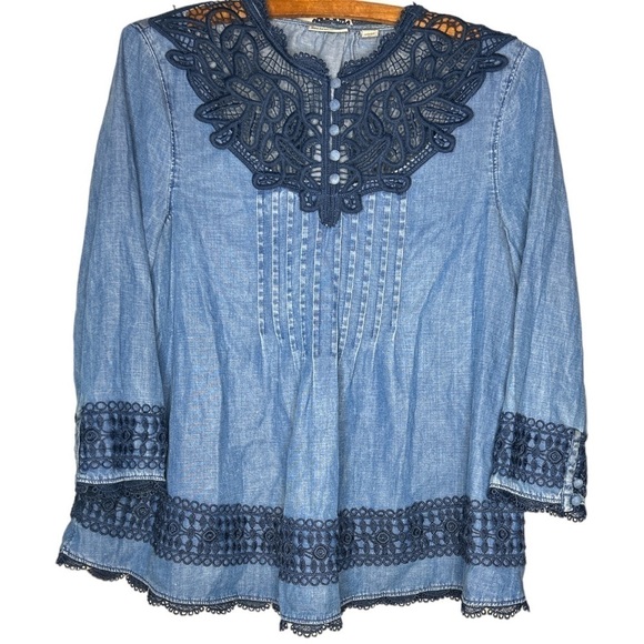 ANTHROPOLOGIE HOLDING HORSES Blue Lace Chambray Popover Blouse Size 2 - Picture 2 of 16